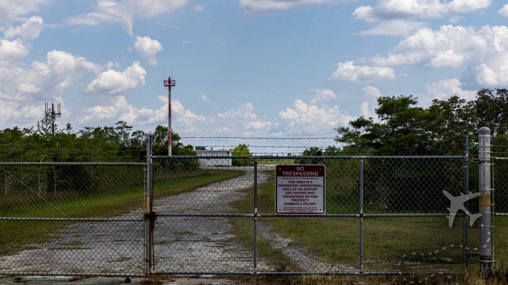 Everglades jetport secondary gate