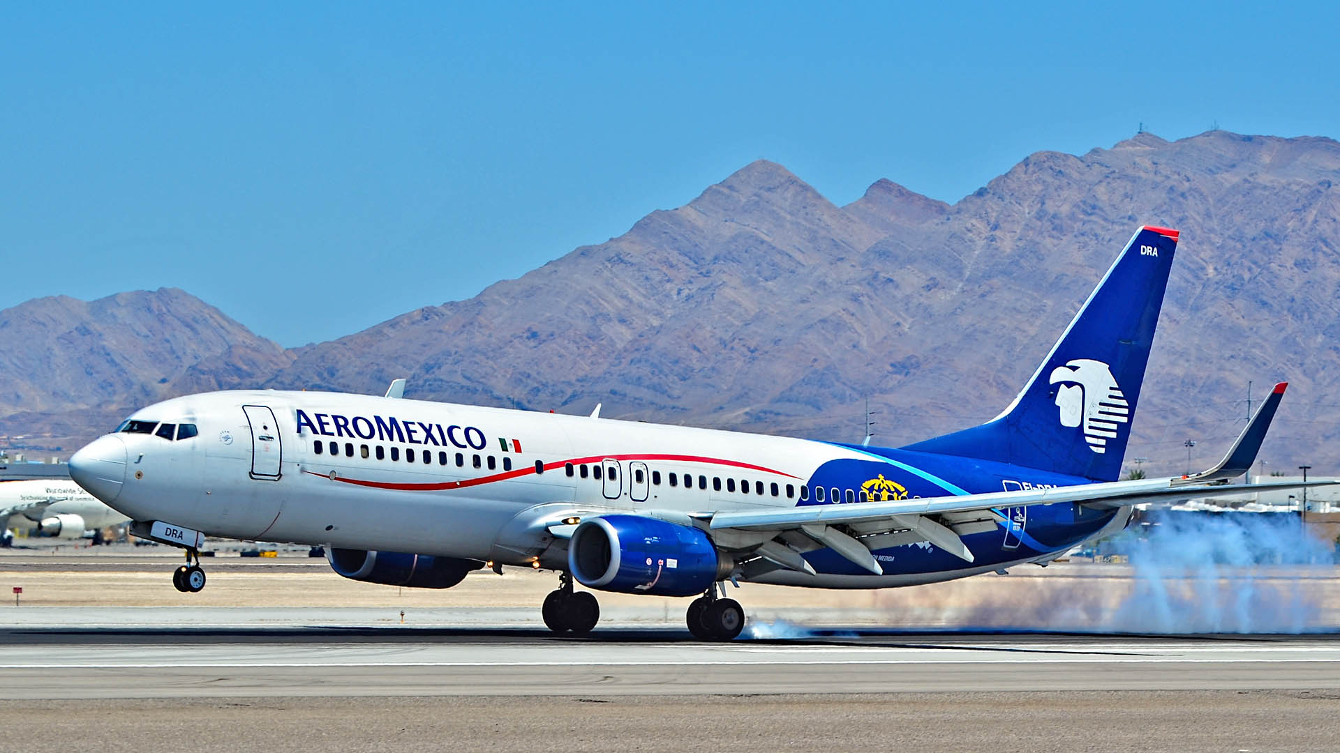 Aero Mexico 737 landing in LAS